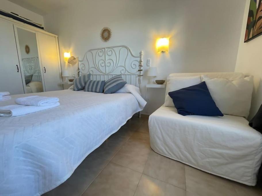 Algaiarens Apto Con Piscina Y Junto A La Playa Cala'N Blanes  Ngoại thất bức ảnh