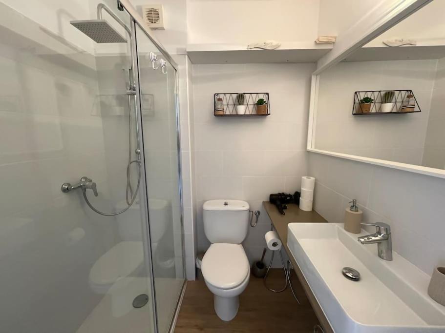 Algaiarens Apto Con Piscina Y Junto A La Playa Cala'N Blanes  Ngoại thất bức ảnh